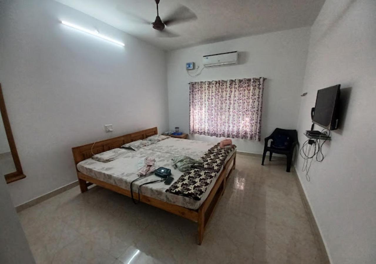 Bapat Niwas Home Stay Ganpatipule Bagian luar foto