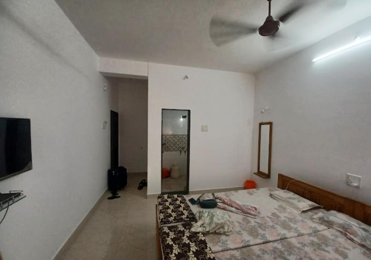Bapat Niwas Home Stay Ganpatipule Bagian luar foto