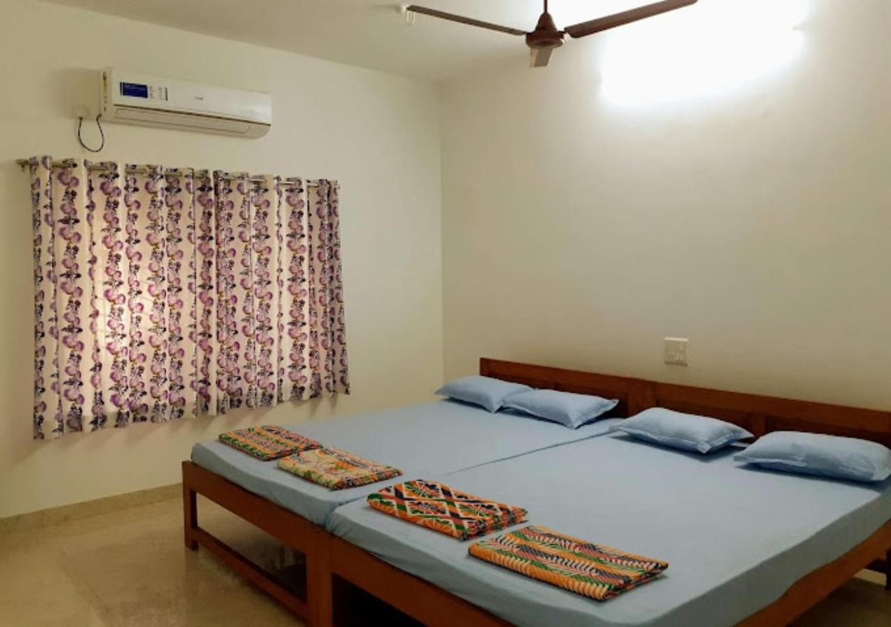 Bapat Niwas Home Stay Ganpatipule Bagian luar foto