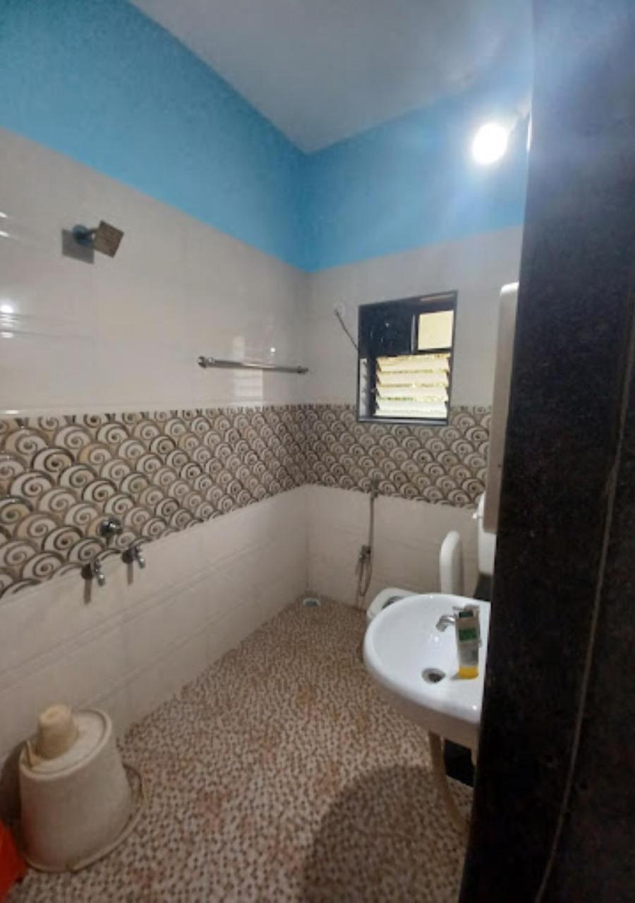 Bapat Niwas Home Stay Ganpatipule Bagian luar foto