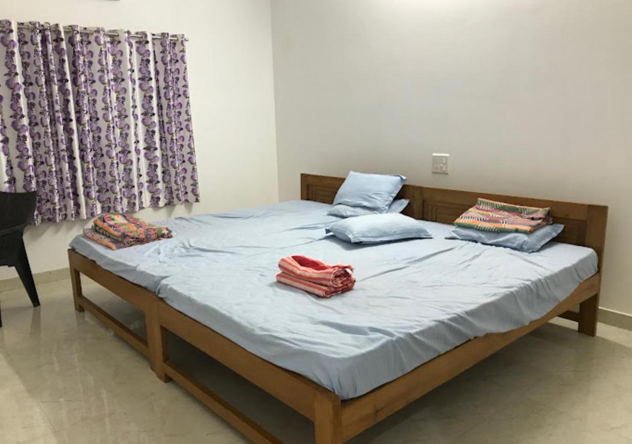 Bapat Niwas Home Stay Ganpatipule Bagian luar foto